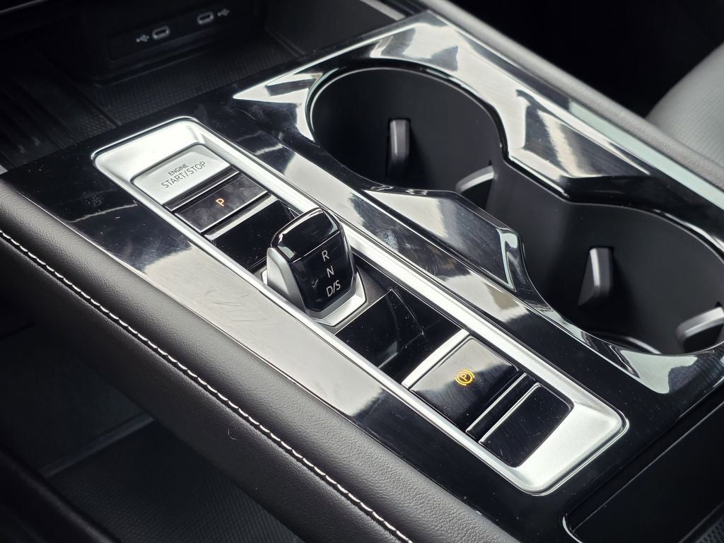 2025 Volkswagen Atlas Cross Sport 2.0T SEL R-Line Black