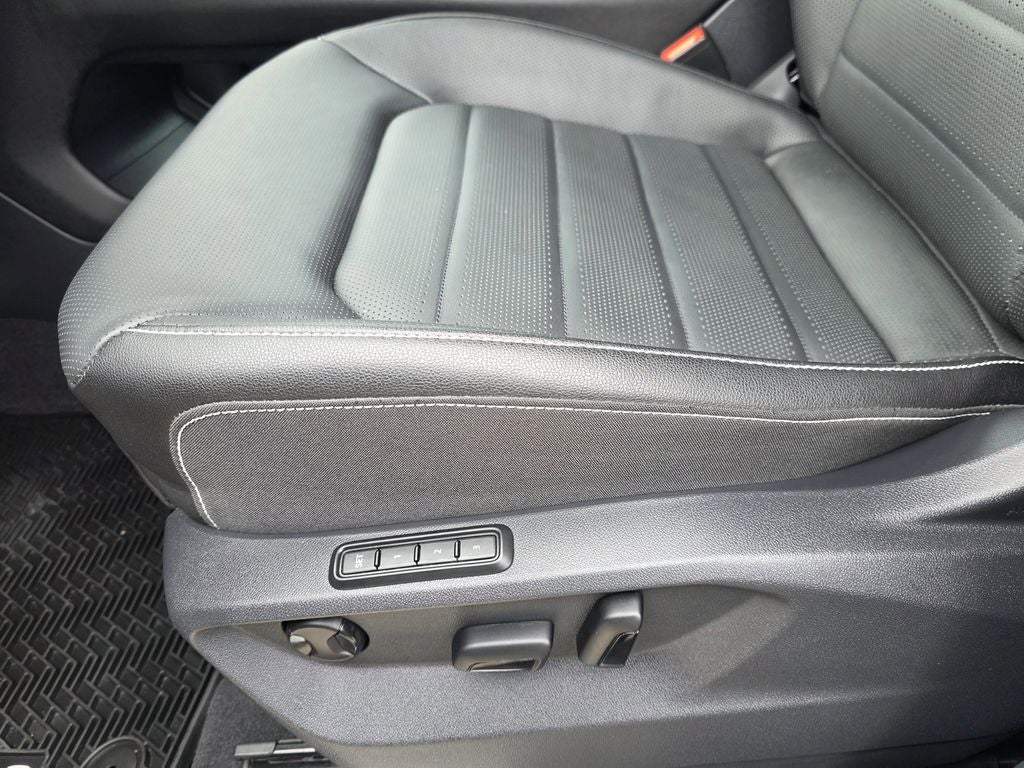 2025 Volkswagen Atlas Cross Sport 2.0T SEL R-Line Black