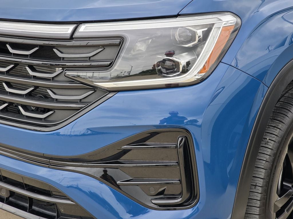 2025 Volkswagen Atlas Cross Sport 2.0T SEL R-Line Black