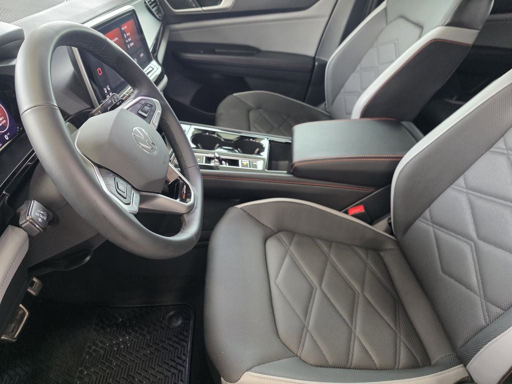 2024 Volkswagen Atlas 2.0T Peak Edition SEL