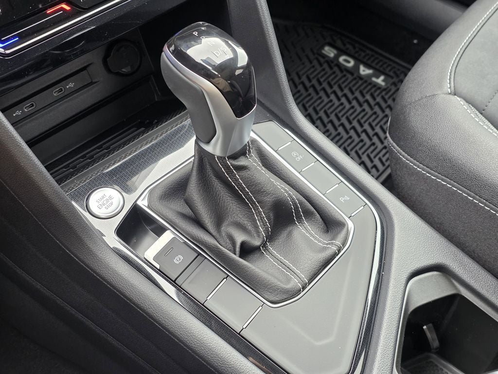 2026 Volkswagen Taos 1.5T SE Black