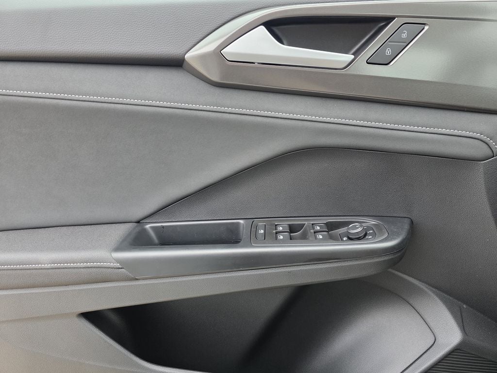 2026 Volkswagen Taos 1.5T SE Black