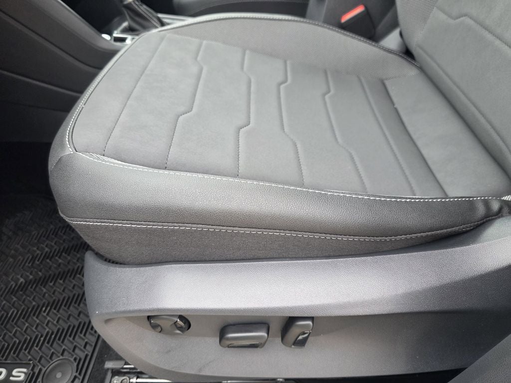 2026 Volkswagen Taos 1.5T SE Black