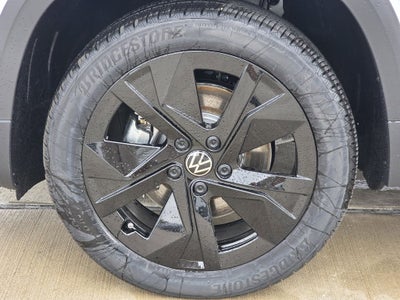 2026 Volkswagen Taos 1.5T SE Black