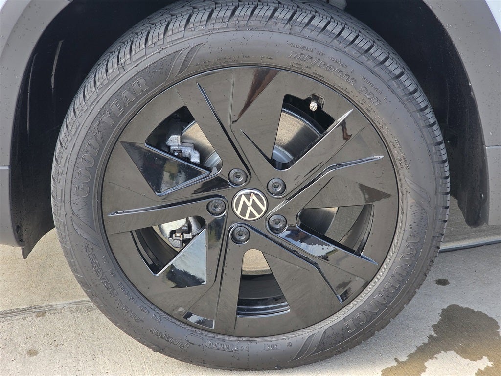 2025 Volkswagen Taos 1.5T SE Black