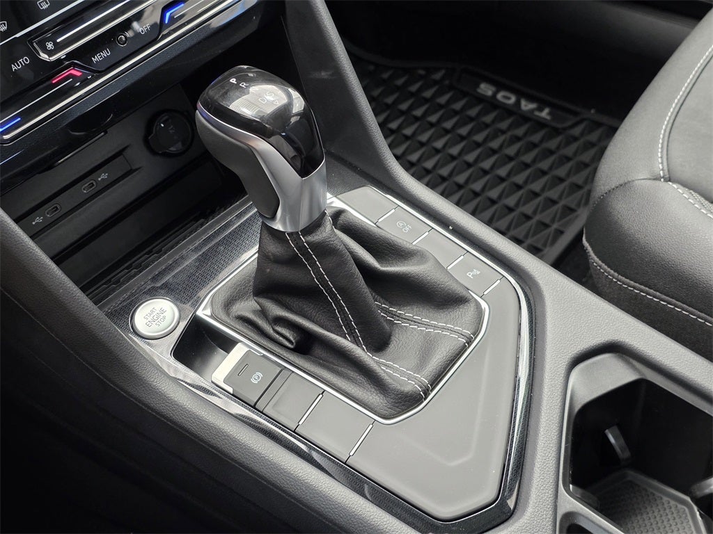 2025 Volkswagen Taos 1.5T SE Black