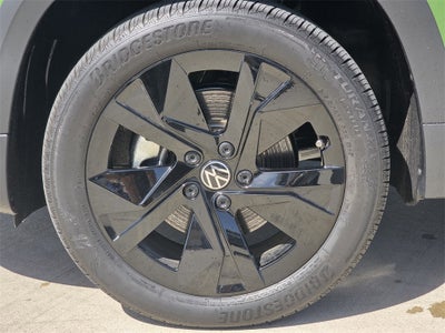 2025 Volkswagen Taos 1.5T SE Black