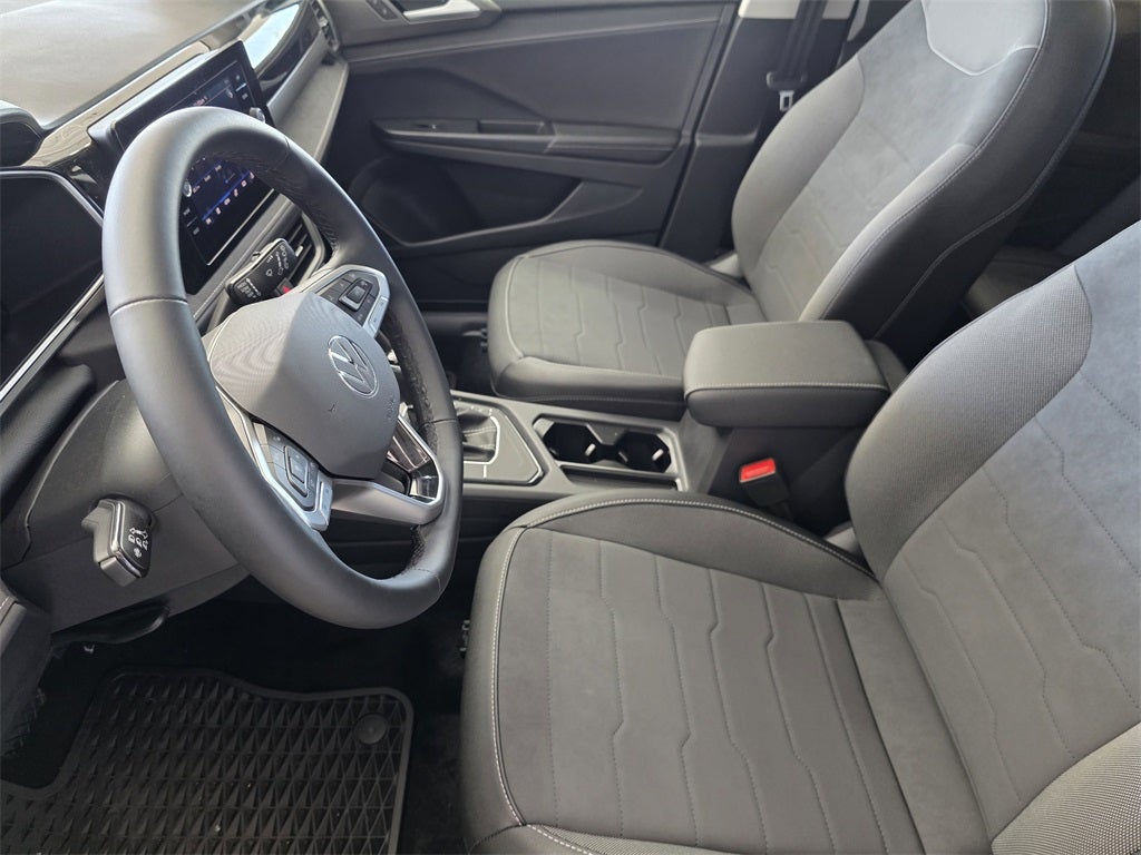 2025 Volkswagen Taos 1.5T SE Black