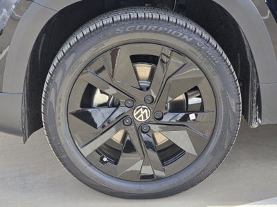 2026 Volkswagen Taos 1.5T SE Black