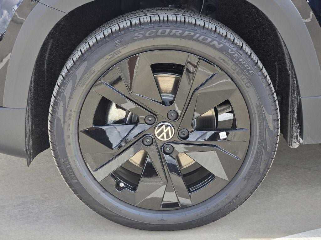 2026 Volkswagen Taos 1.5T SE Black