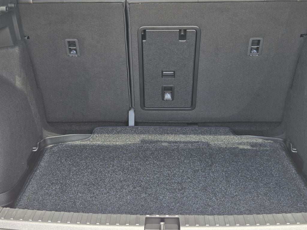 2026 Volkswagen Taos 1.5T SE Black