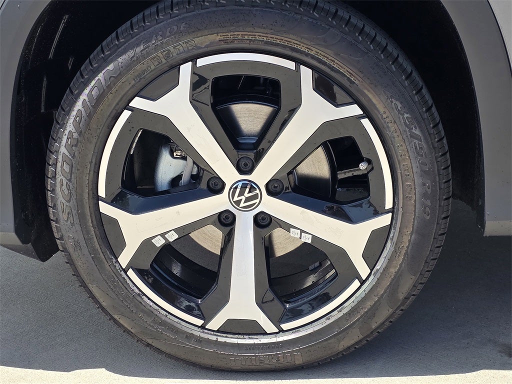 2025 Volkswagen Tiguan 2.0T SE