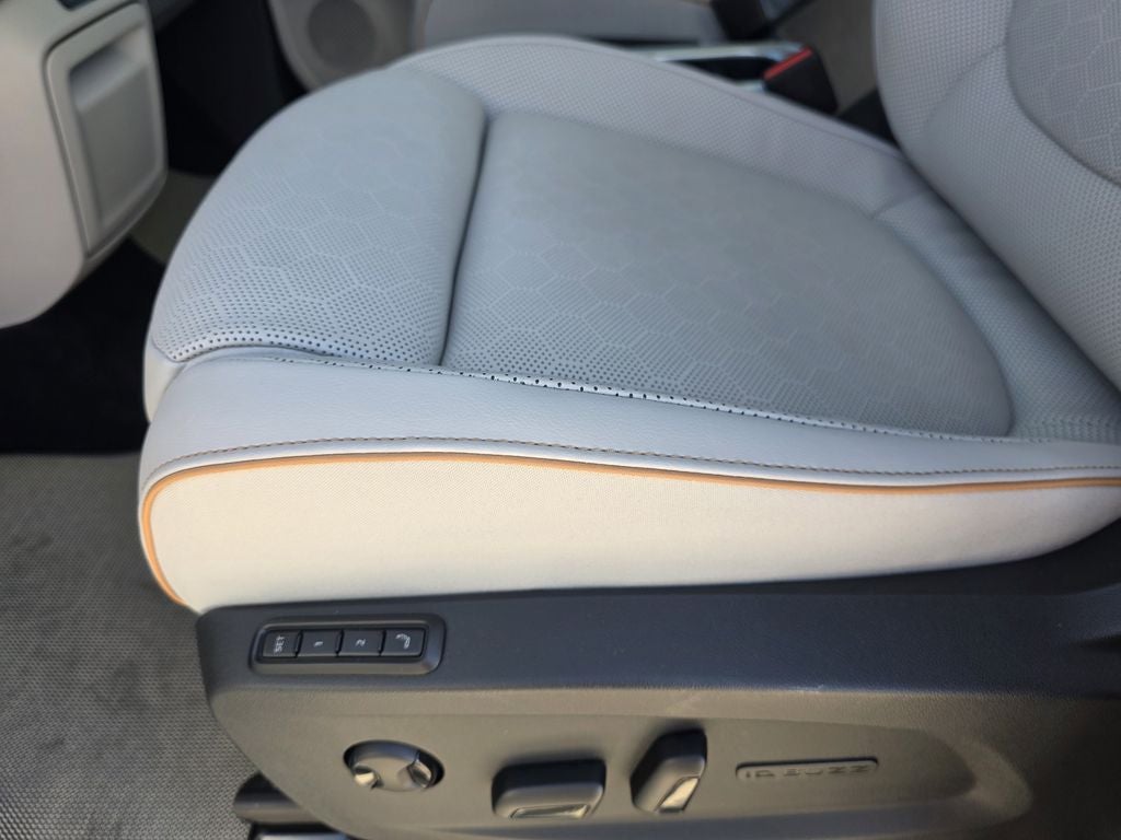 2025 Volkswagen ID. Buzz Pro S Plus