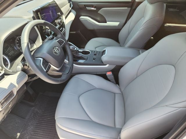 2025 Toyota Highlander Hybrid XLE