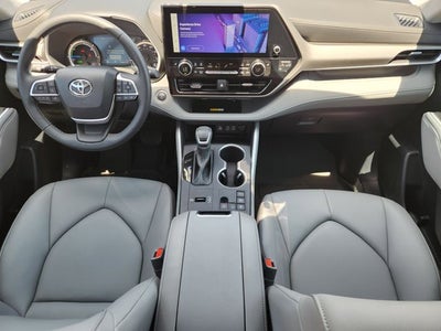 2025 Toyota Highlander Hybrid XLE