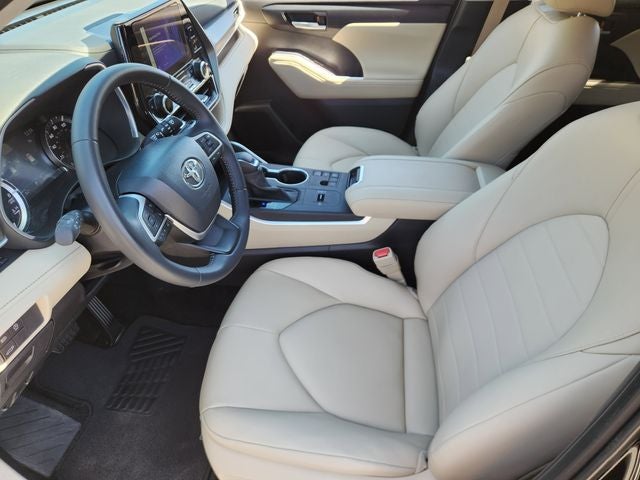 2025 Toyota Highlander XLE