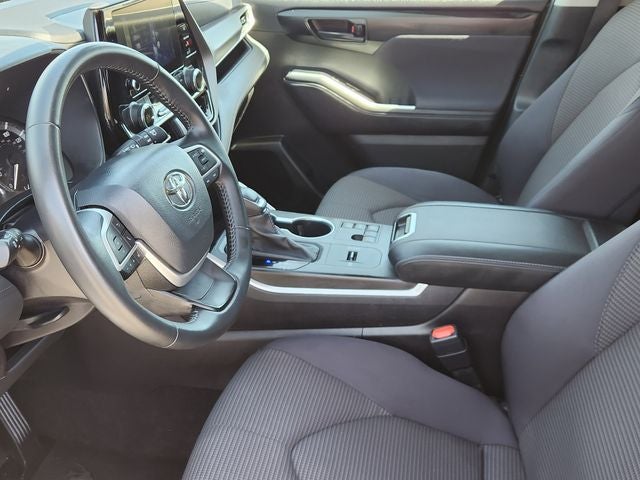 2025 Toyota Highlander LE