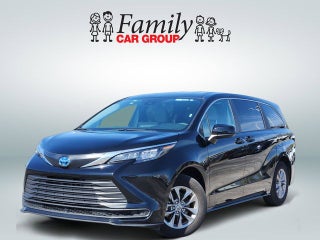 2025 Toyota Sienna LE 8 Passenger