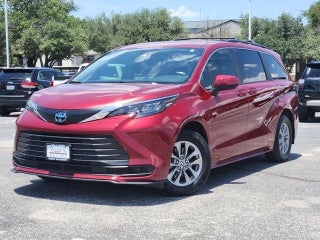 2025 Toyota Sienna LE 8 Passenger