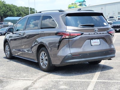 2021 Toyota Sienna XLE 8 Passenger