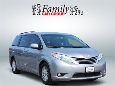 2017 Toyota Sienna XLE Premium 8 Passenger