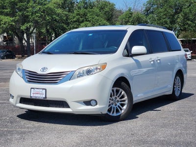 2017 Toyota Sienna XLE 8 Passenger