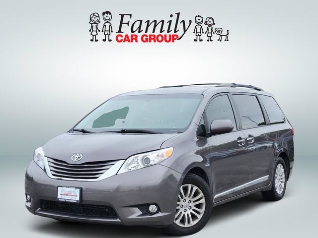 2017 Toyota Sienna XLE 8 Passenger