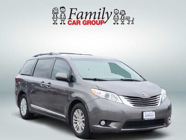 2017 Toyota Sienna XLE 8 Passenger