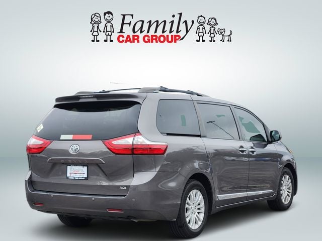2017 Toyota Sienna XLE 8 Passenger