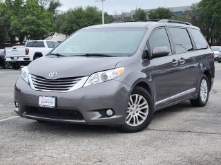 2017 Toyota Sienna XLE 8 Passenger