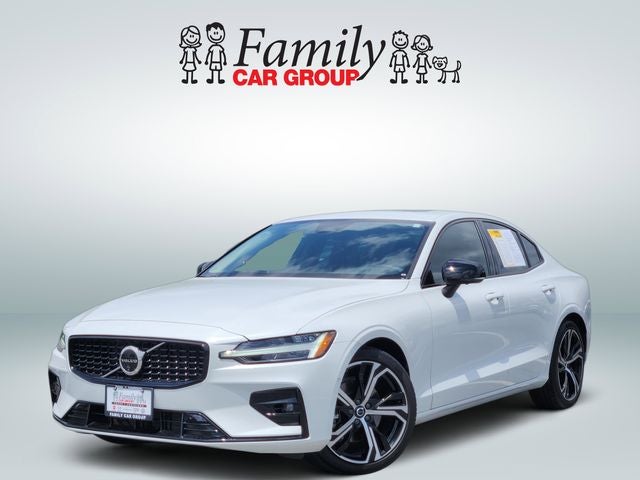 2024 Volvo S60 B5 Plus Dark Theme