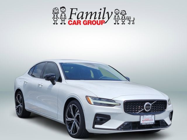 2024 Volvo S60 B5 Plus Dark Theme