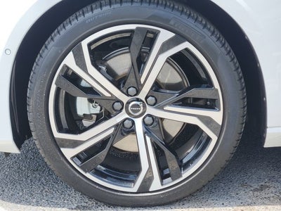 2024 Volvo S60 B5 Plus Dark Theme