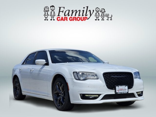 2023 Chrysler 300 Touring L