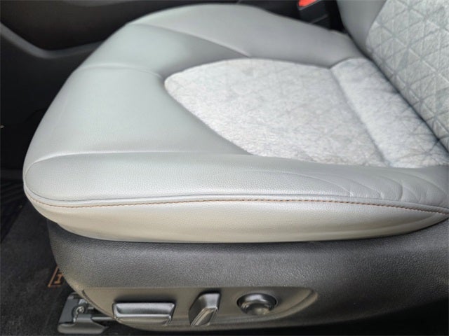 2022 Toyota Highlander Hybrid Bronze Edition