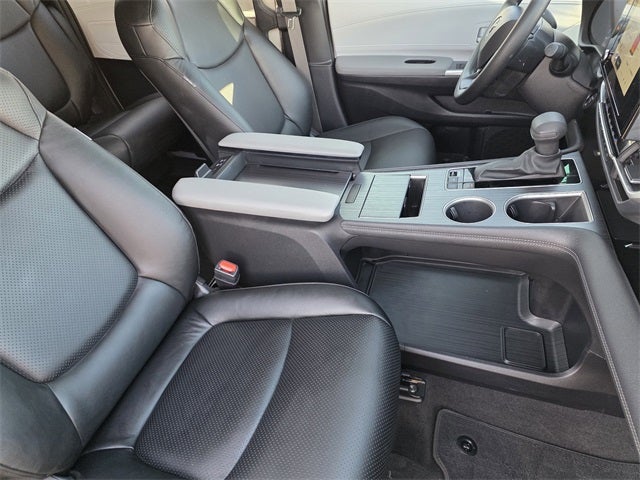 2025 Toyota Sienna LE 8 Passenger
