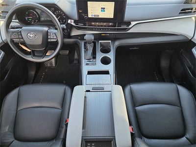 2025 Toyota Sienna LE 8 Passenger