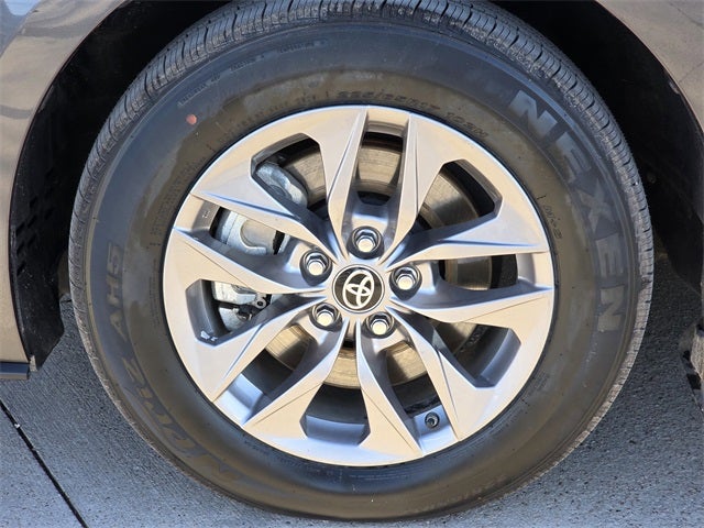 2025 Toyota Sienna XLE 8 Passenger