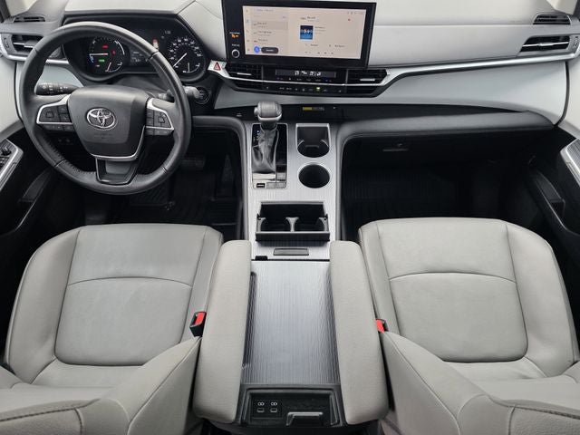 2025 Toyota Sienna XLE 8 Passenger