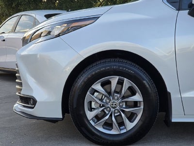 2025 Toyota Sienna XLE 8 Passenger