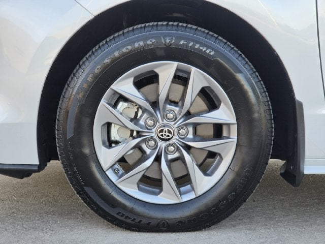 2025 Toyota Sienna XLE 8 Passenger