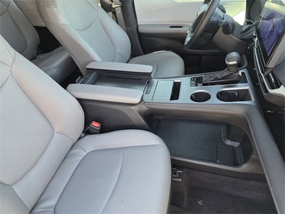 2025 Toyota Sienna XLE 8 Passenger