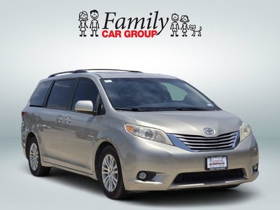 2017 Toyota Sienna XLE 8 Passenger