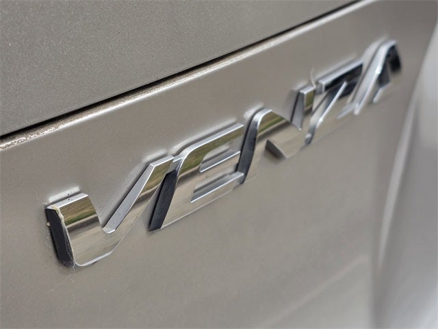 2023 Toyota Venza LE