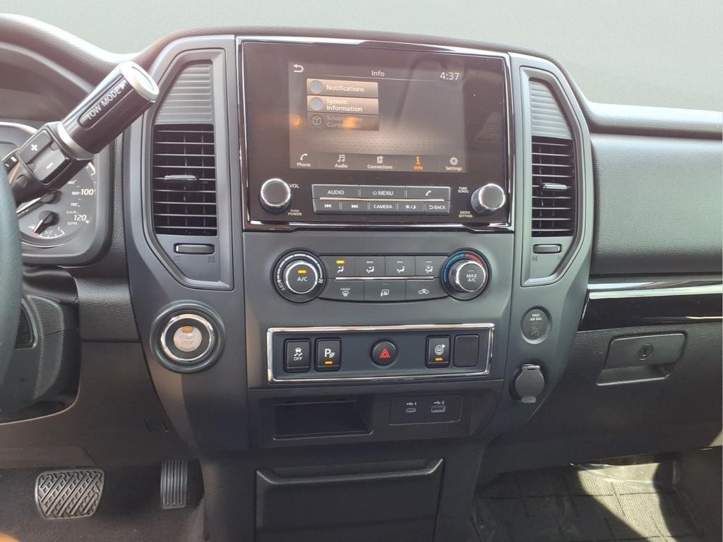 2023 Nissan Titan SV