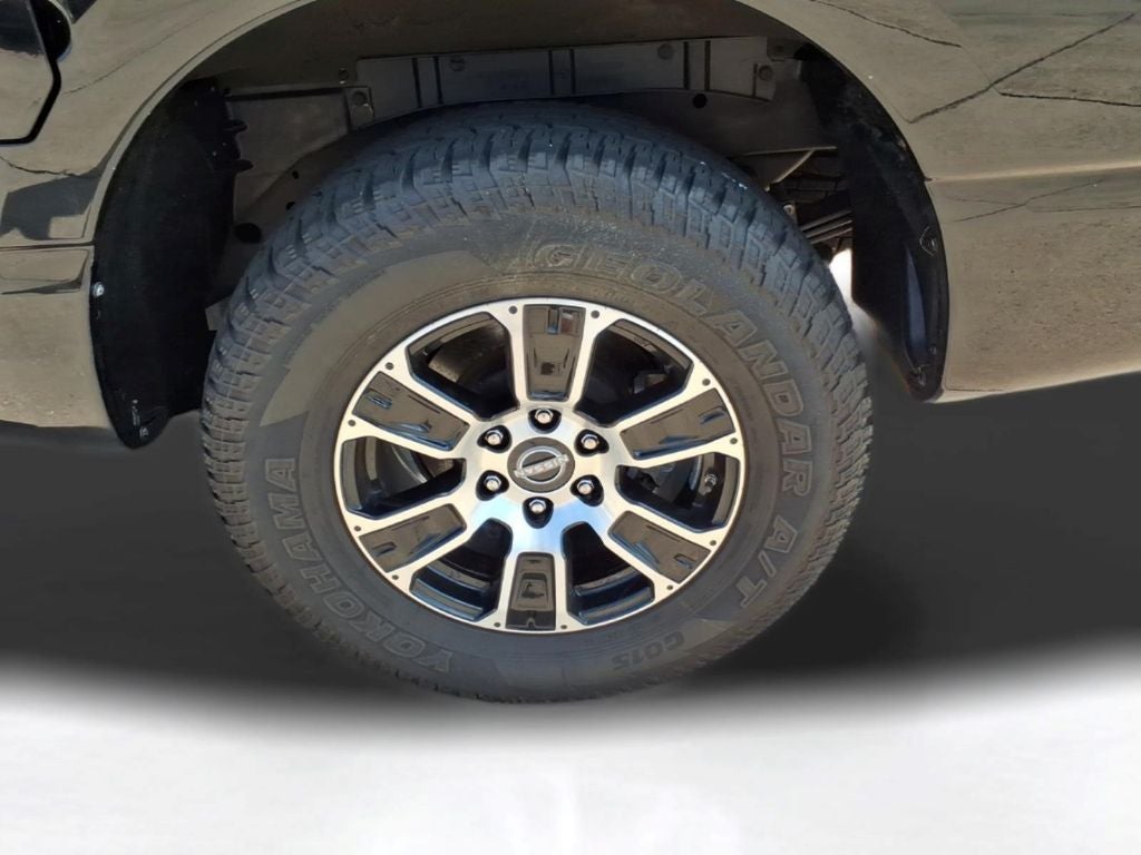 2023 Nissan Titan SV