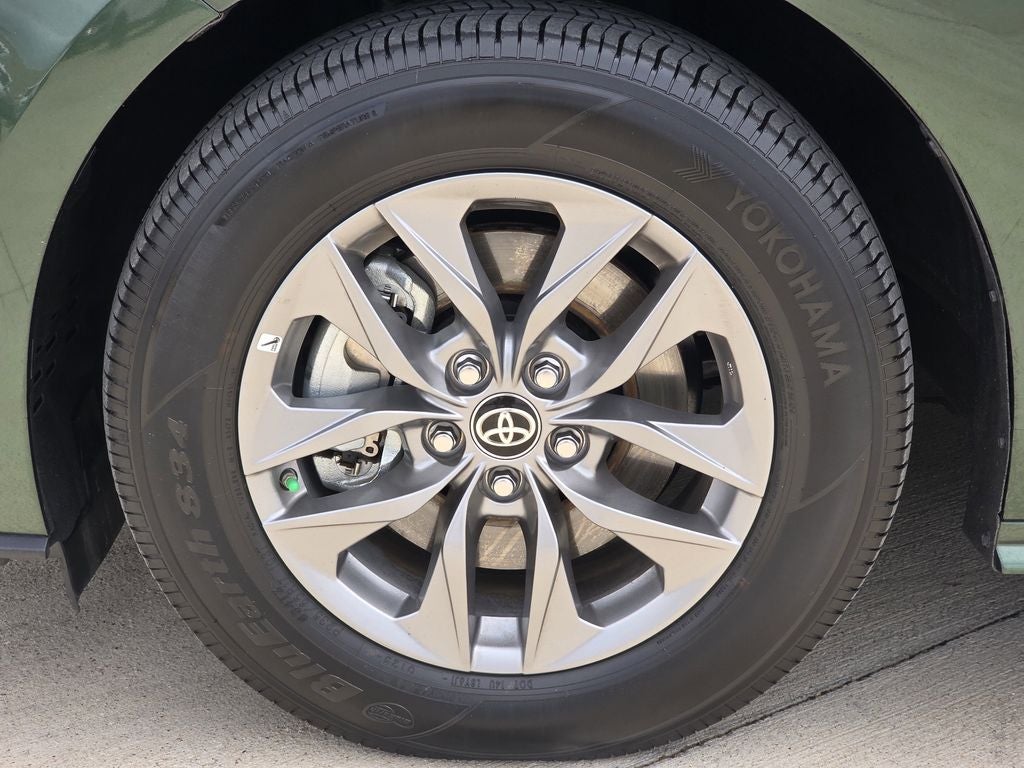 2025 Toyota Sienna XLE 8 Passenger