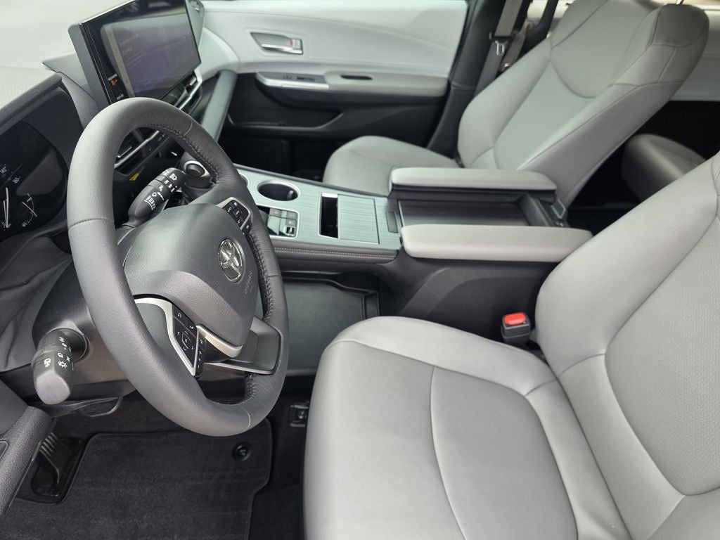 2025 Toyota Sienna XLE 8 Passenger