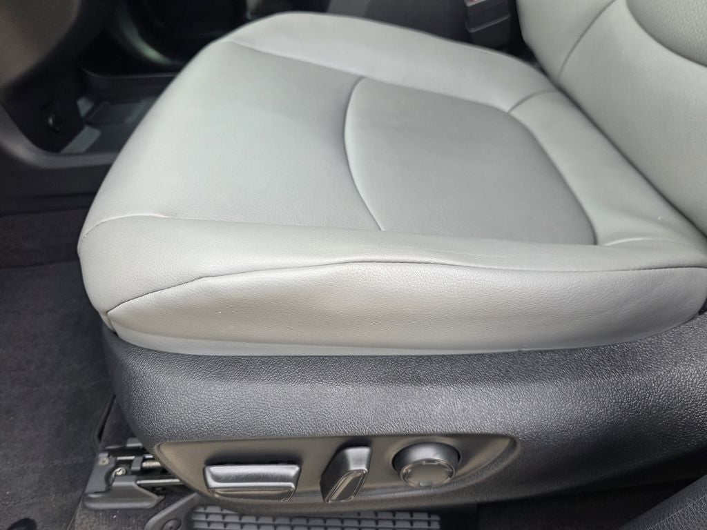 2025 Toyota Sienna XLE 8 Passenger