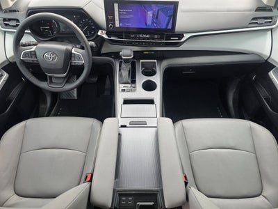2025 Toyota Sienna XLE 8 Passenger